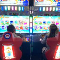 Two alumni playing Mario Kart